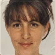 Docente di storia e filosofia, laureata in antropologia ed etnologia, impartisce lezioni di storia per medie e superiori